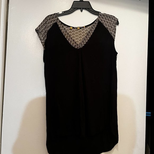 Little Yellow Button Black Daystripe‎ Tee – Size Medium